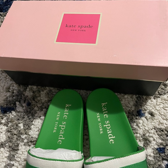 Sandals size 7 - Picture 2 of 3